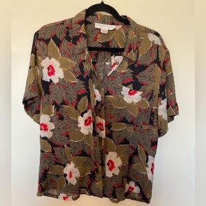 Michelle Stuart Short Sleeve PrintButton Up Top in Size Medium